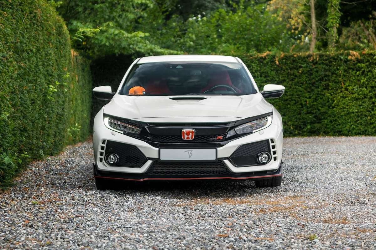 شارة Type R مقدمة