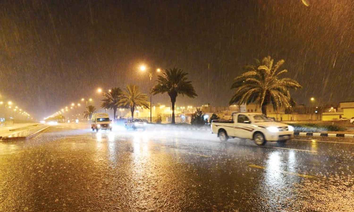 قيادة-في-الأمطار-ليلا-في-السعودية