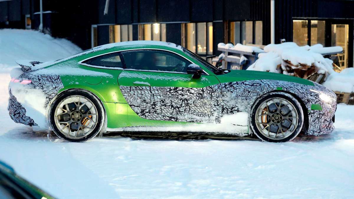 مرسيدس AMG GT 2023 خضراء
