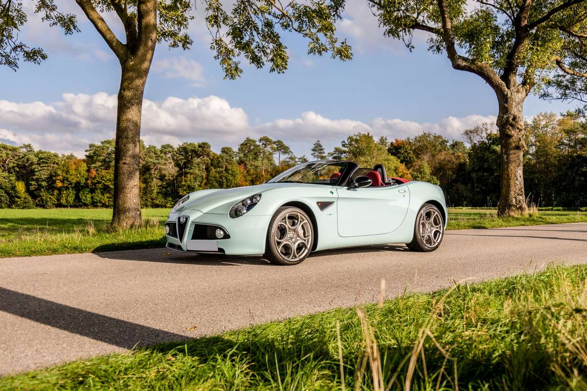  الفا روميو Blu Celeste 8C Spider
