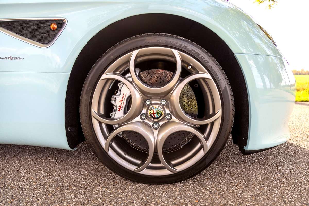  الفا روميو Blu Celeste 8C Spider عحلات