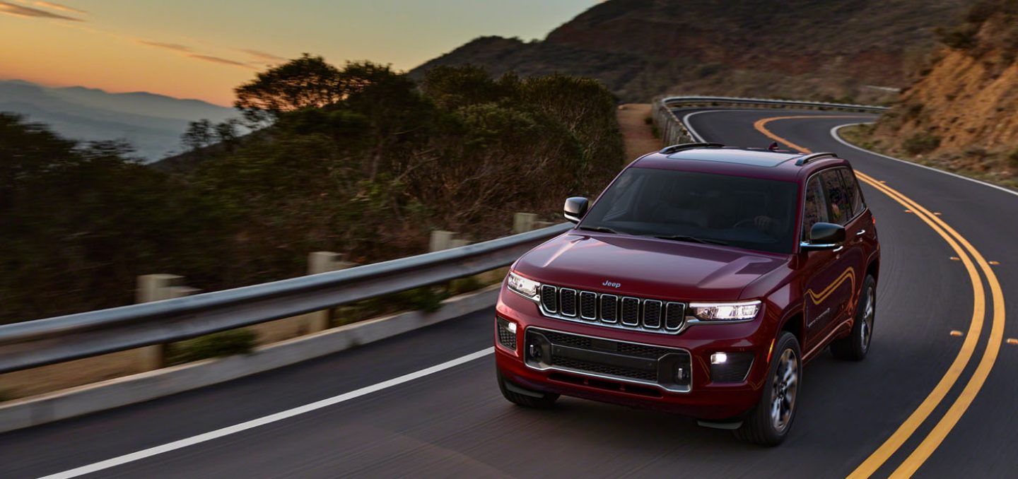 2022 Jeep Grand Cherokee front-end