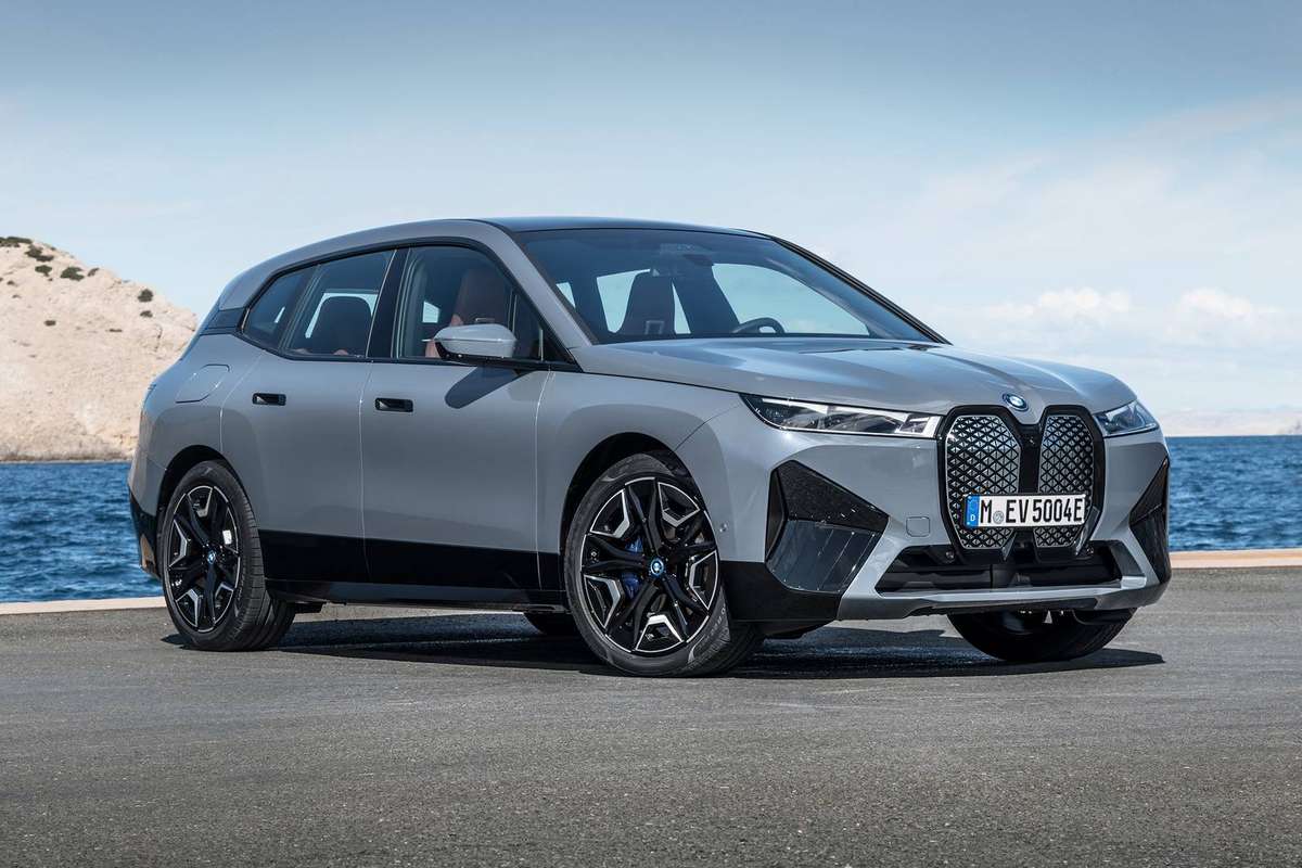 سيارة BMW IX الكهربائية