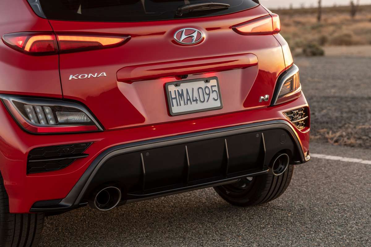2022-Hyundai-Kona-rear-side