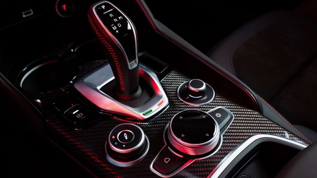 2023_alfa_romeo_giulia_and_stelvio_estrema