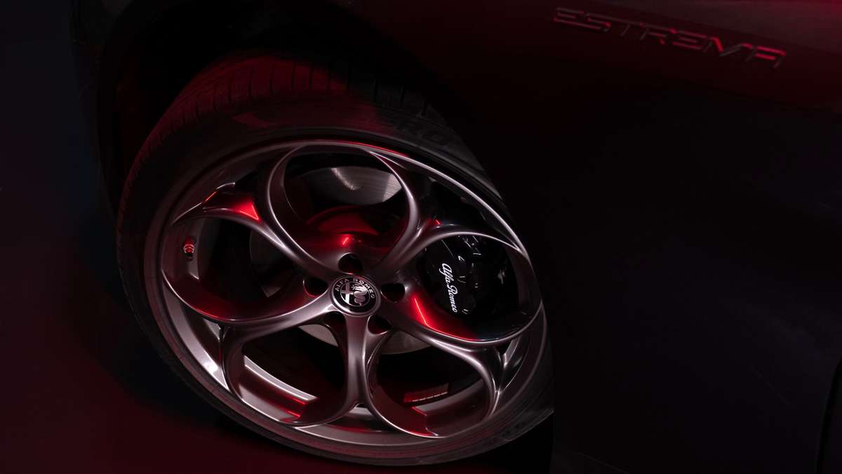 2023_alfa_romeo_giulia_and_stelvio_estrema
