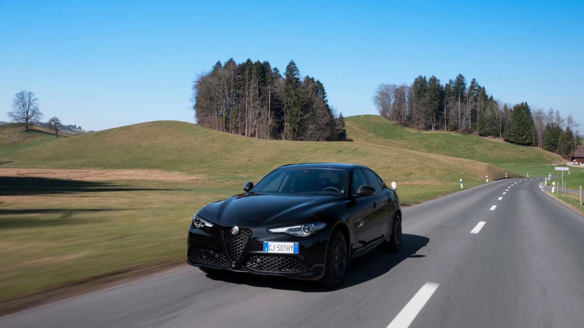 2023_alfa_romeo_giulia_and_stelvio_estrema