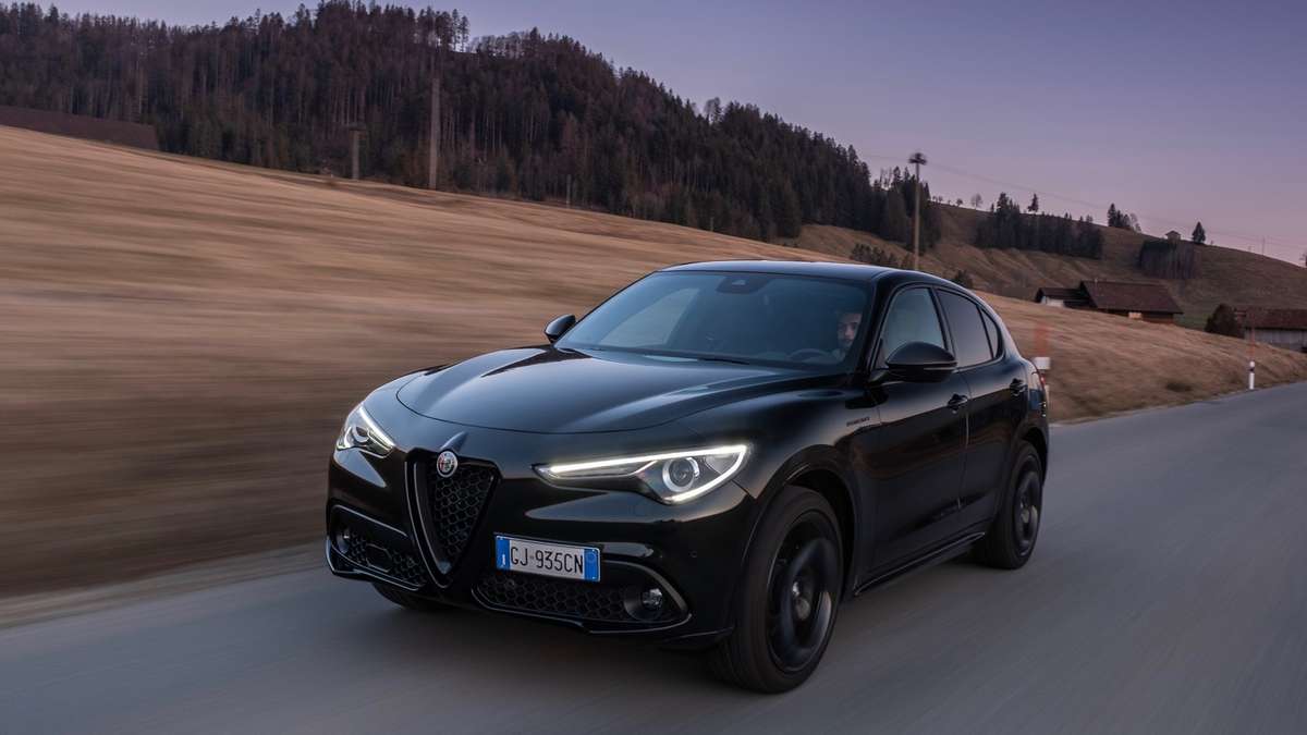 2023_alfa_romeo_giulia_and_stelvio_estrema