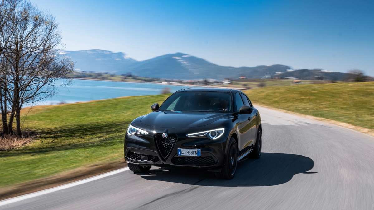 2023_alfa_romeo_giulia_and_stelvio_estrema