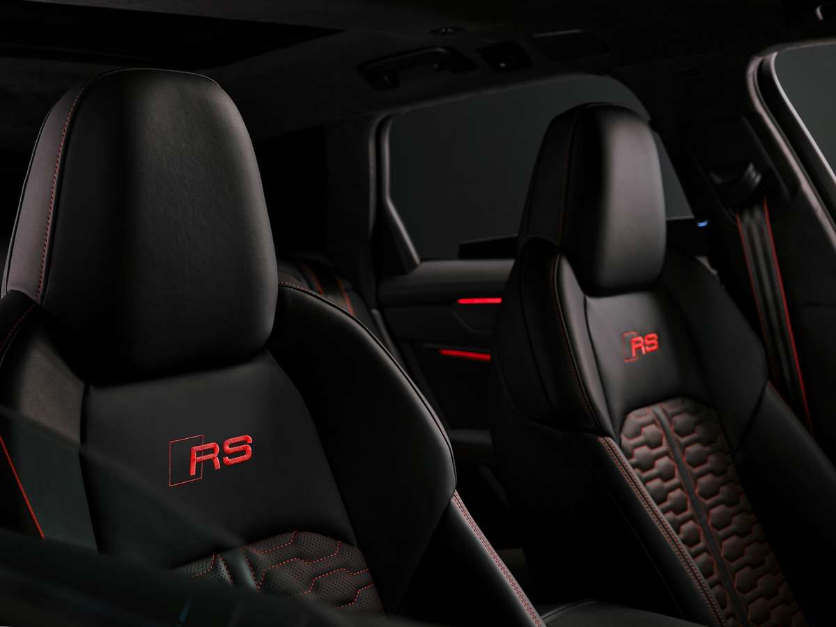 مقاعد أودي RS6 Avant وأودي RS7 Sportback 