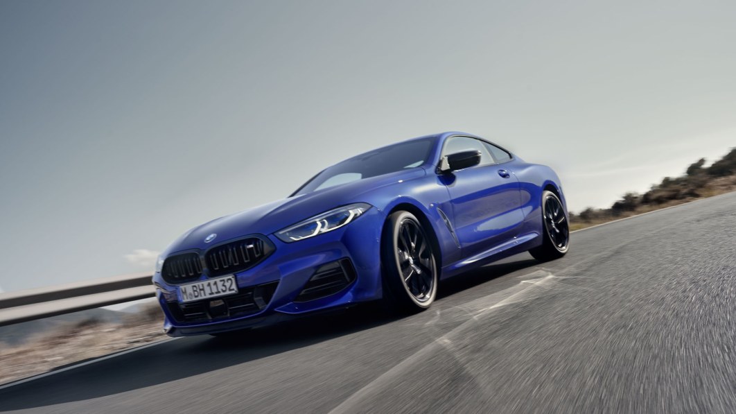 BMW-series8-2023-performance