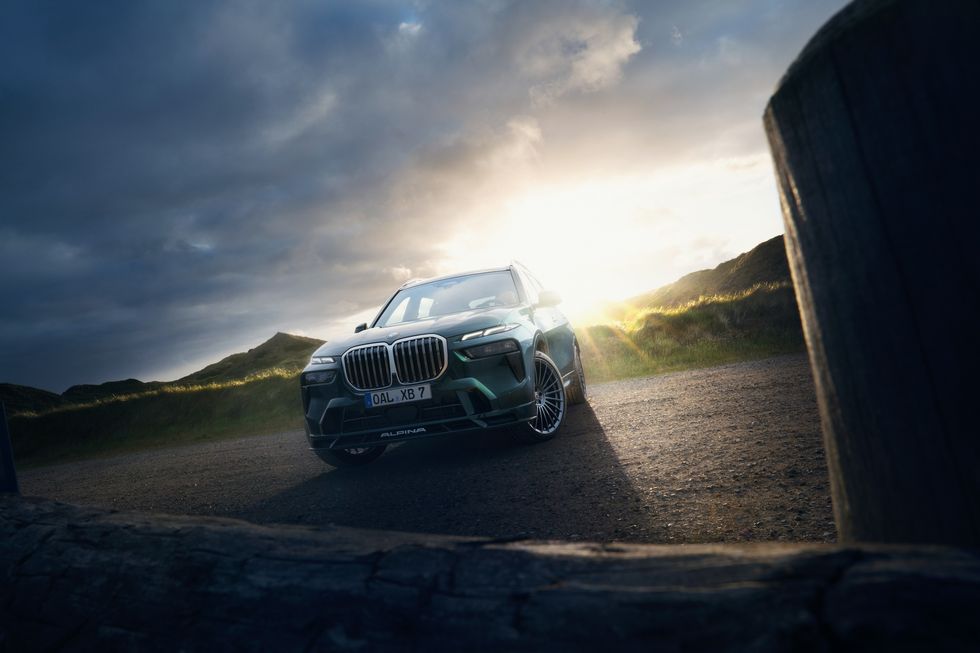  2023 Alpina XB7 واجهة أمامية