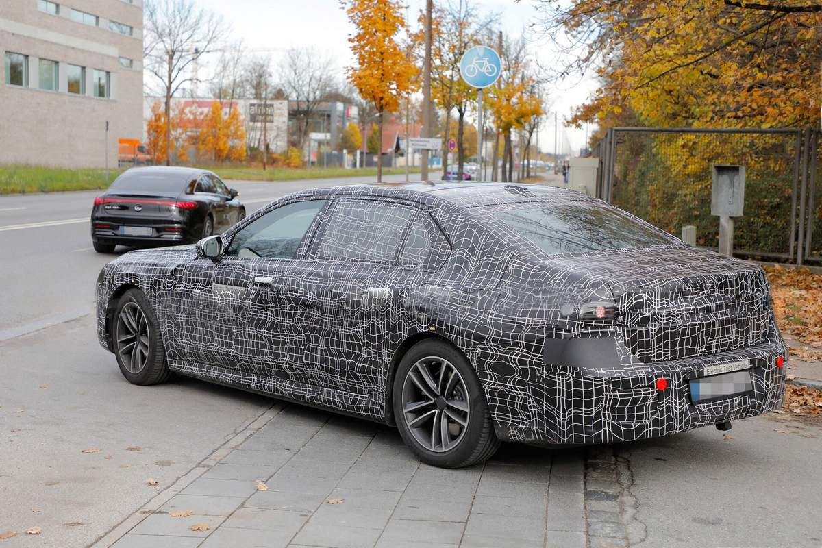 bmw-i7-2023