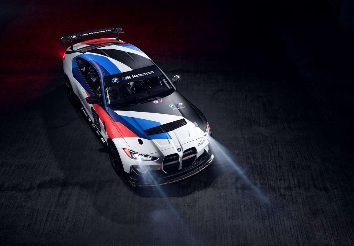 سيارة بي ام دبليو M4 GT4 تصميم رياضي