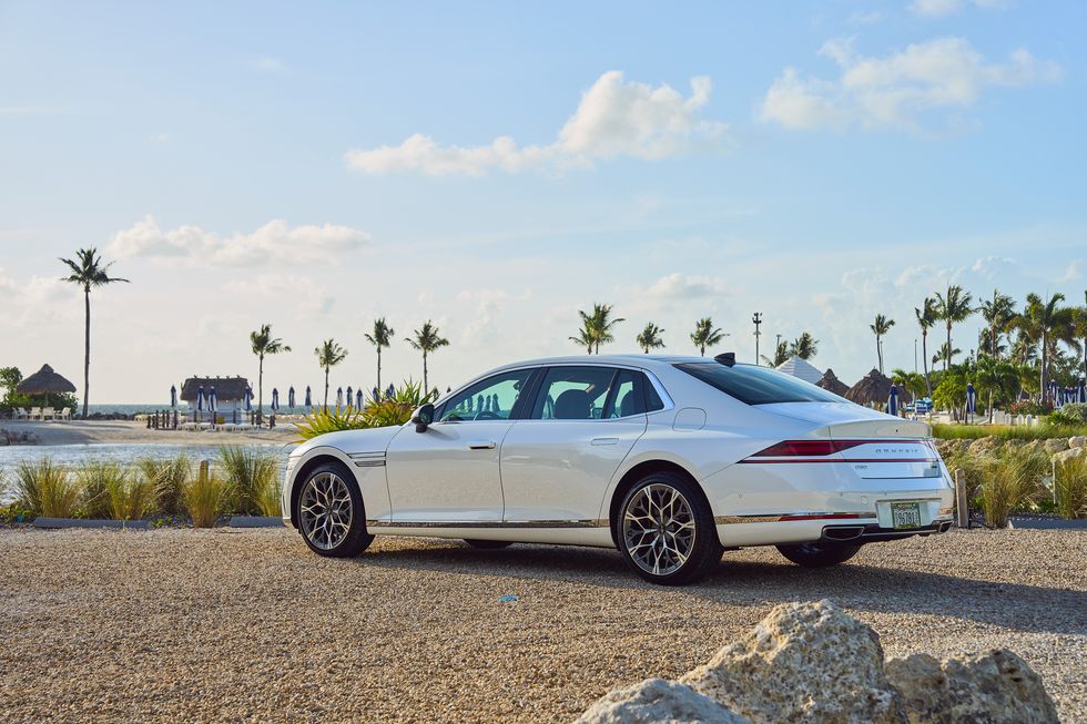 genesis-g90-2023-rear
