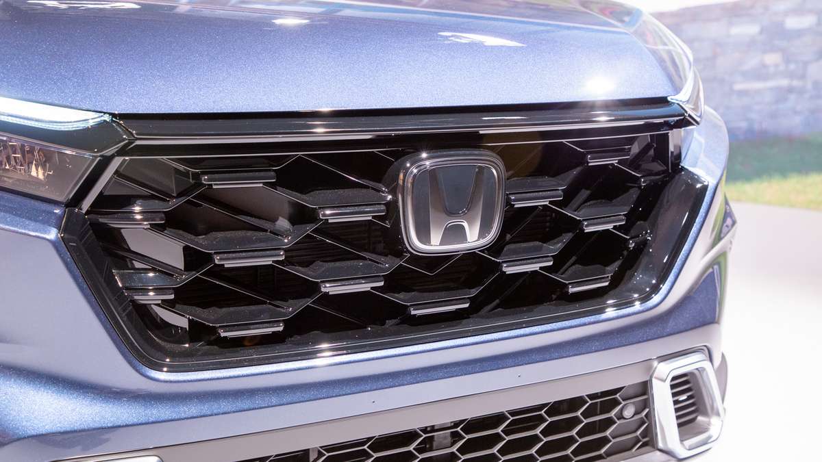 مقدمة سيارة هوندا CR-V المدمجة