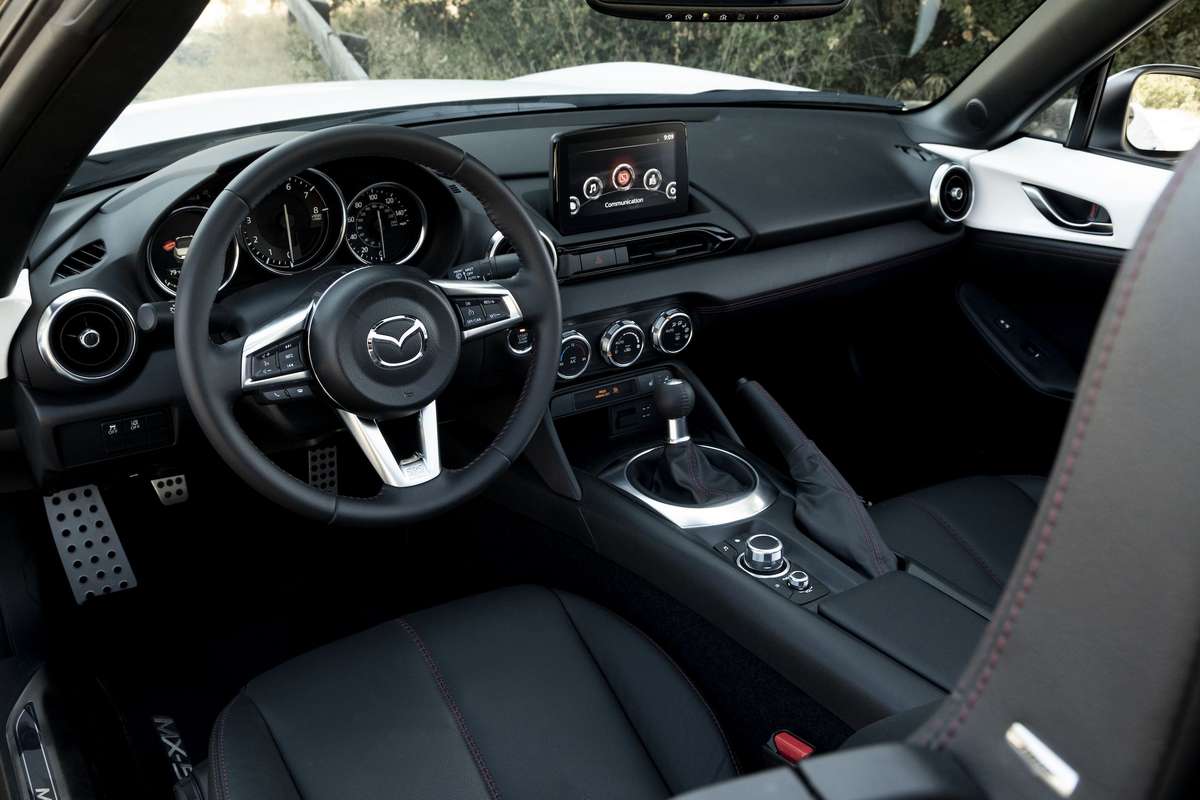 mazda-mx-5-2023-interior