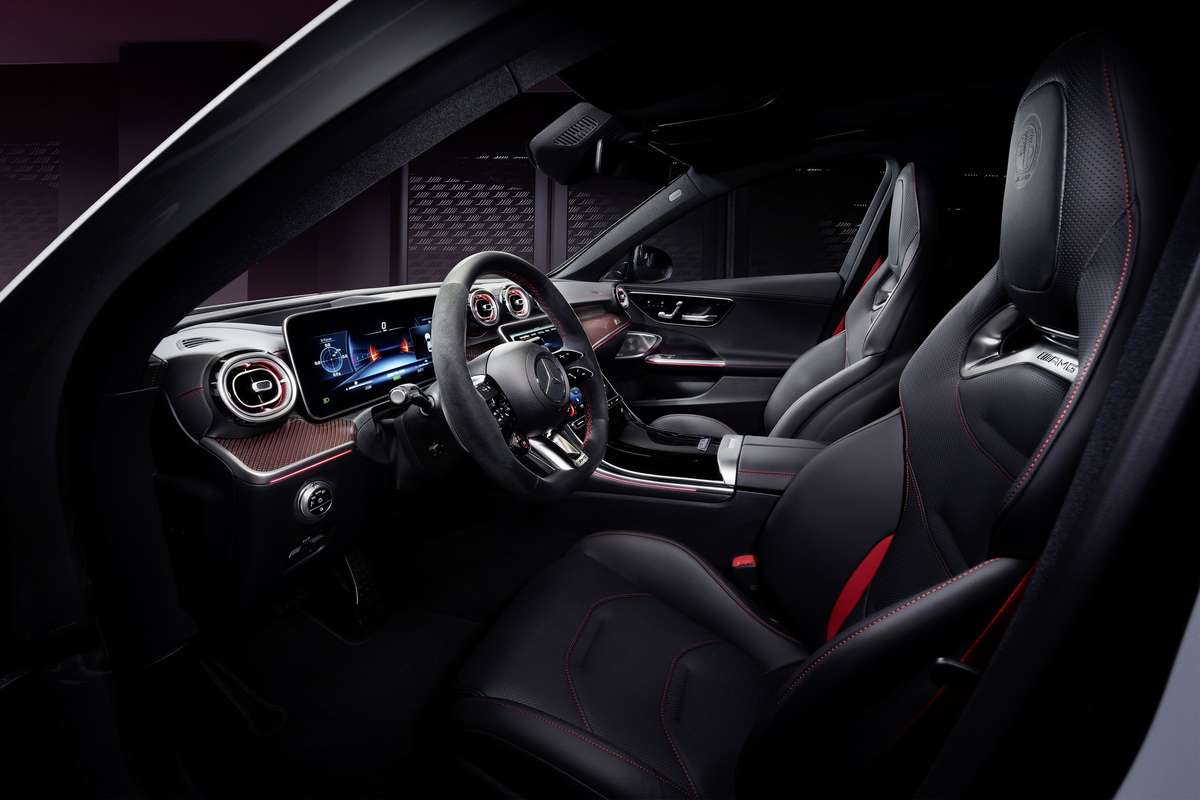 2023_mercedes_amg_c_63_s_e داخلية