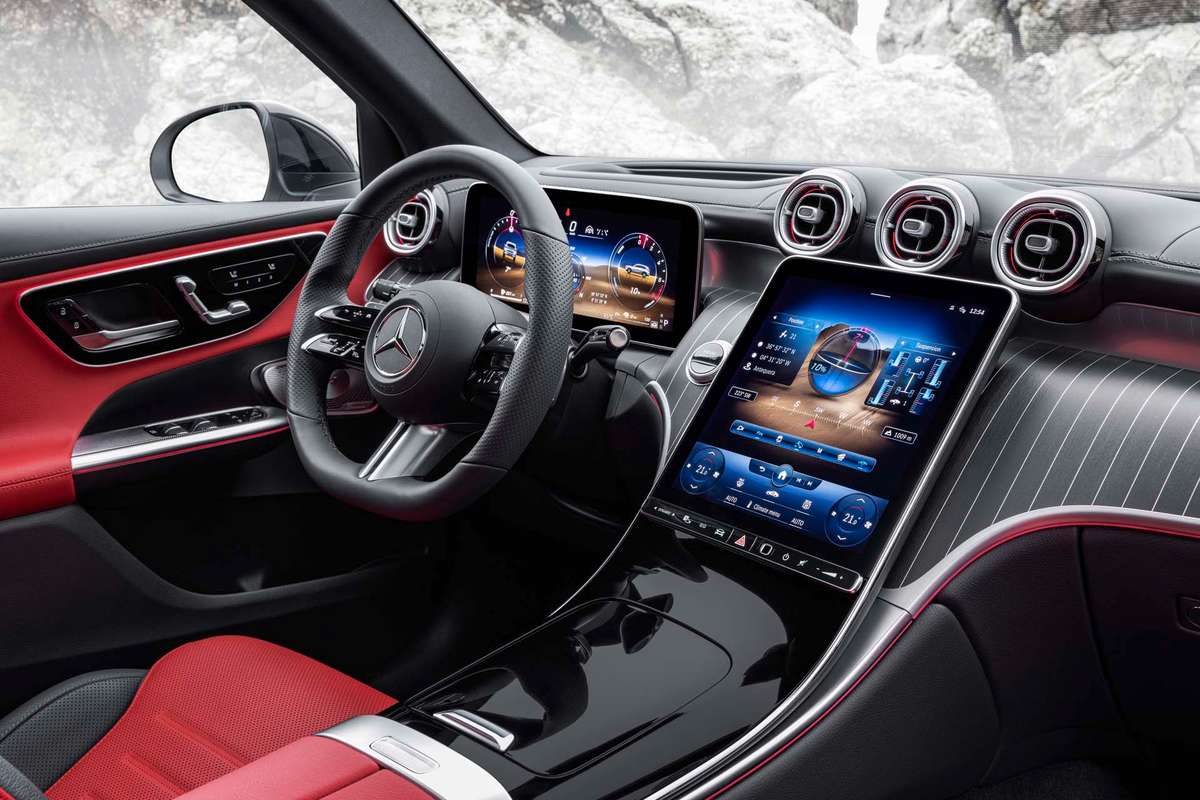 GLC-Class-قمرة-القيادة-لمسات-حمراء