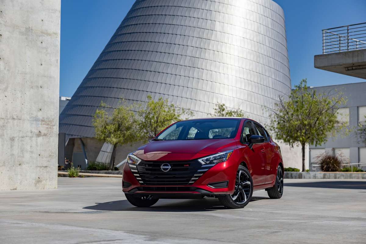 nissan-versa-sedan-cars