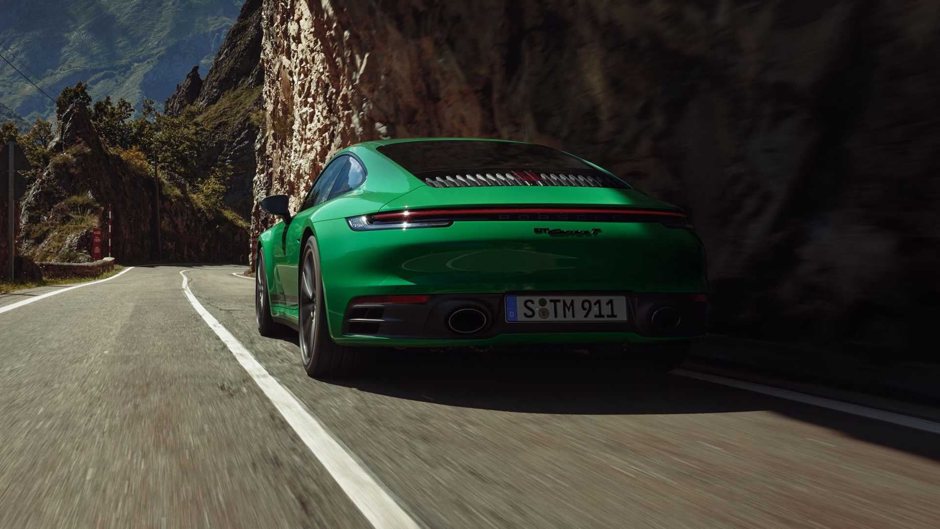 بورش 911 كاريرا T 2023 من الخلف