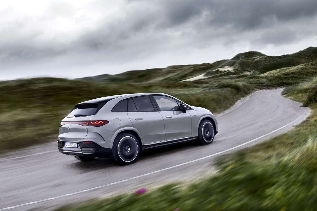  تصميم مرسيدس EQE SUV AMG 2024