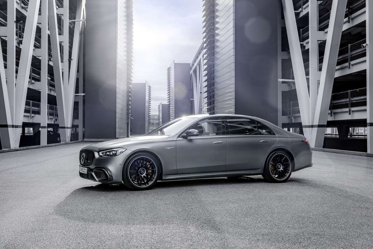 مقدمة مرسيدس S63 E AMG 2024 جزء جانبي