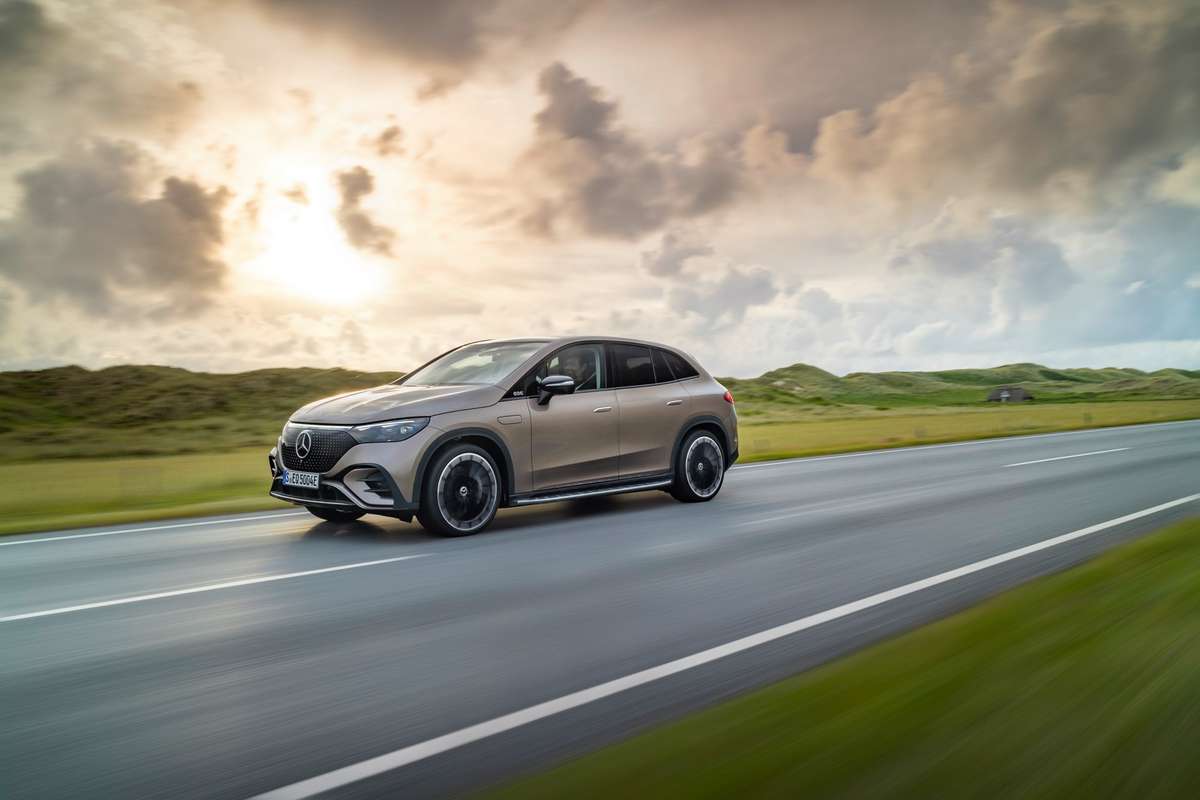  مرسيدس EQE SUV 2024،