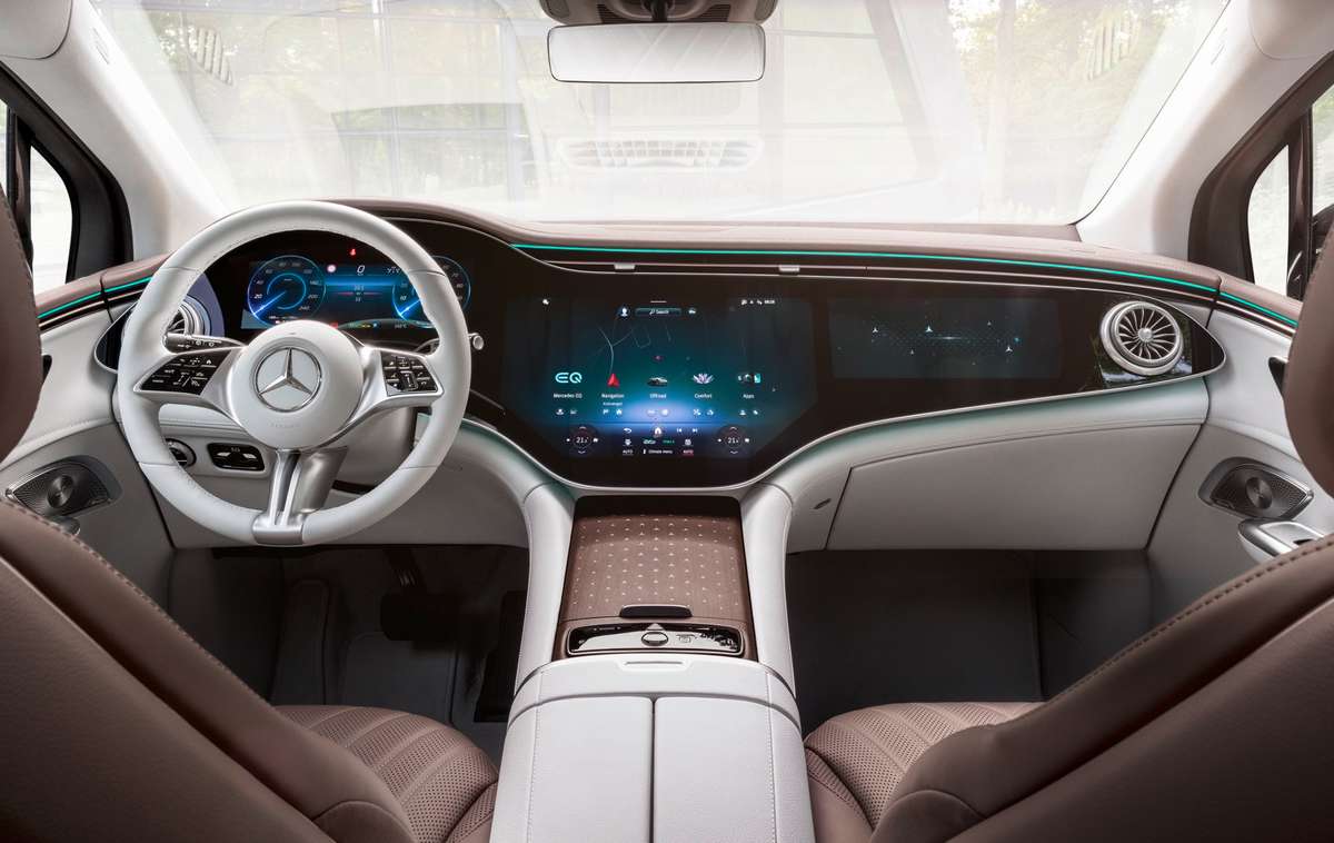 داخلية رسيدس EQE SUV 2024 