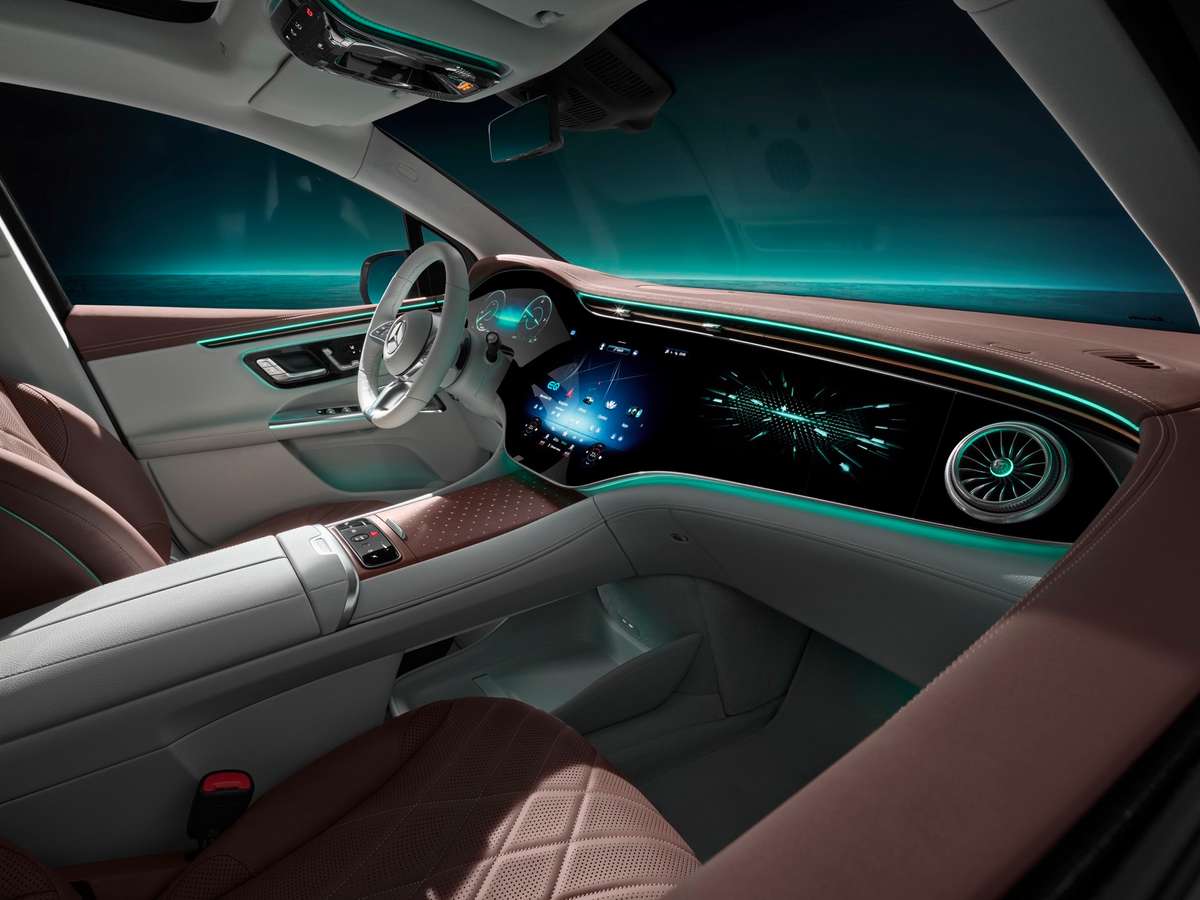 رسيدس EQE SUV 2024  قمرة قيادة