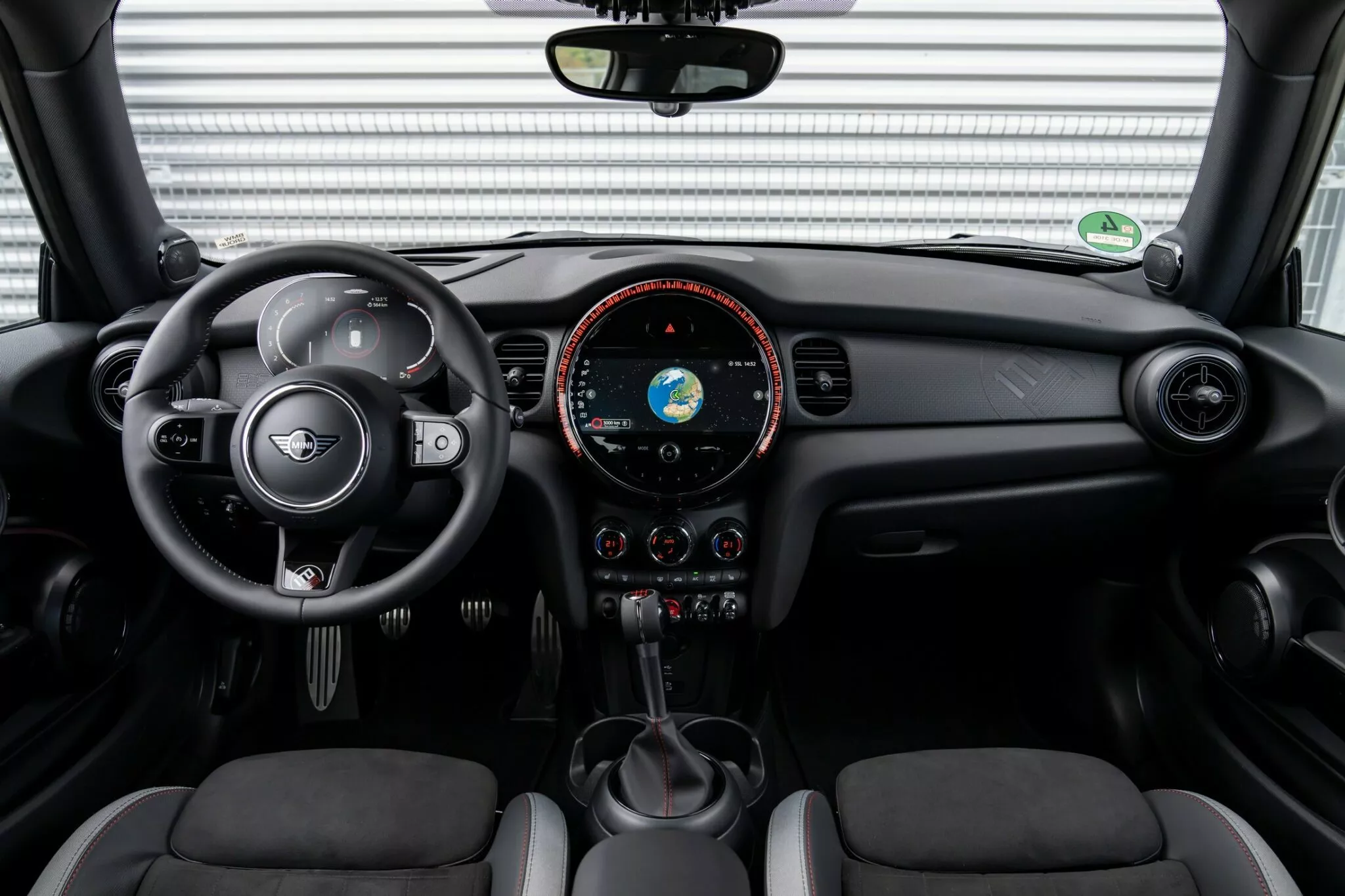 mini-jcw-1T06-interior