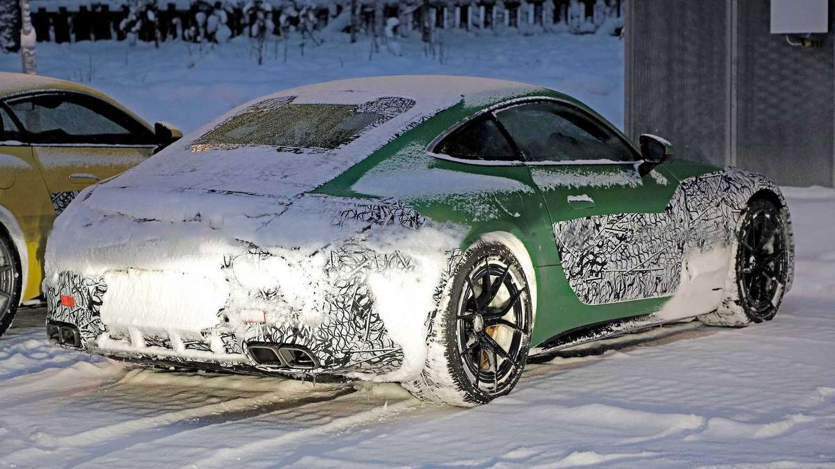 مرسيدس AMG GT 2023 خضراء