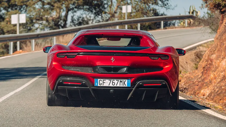 أداء مواصفات فيراري 296 GTB 2022