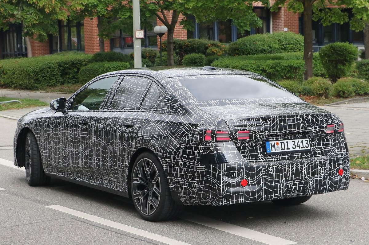 سيارة BMW 5 Series 2024 
