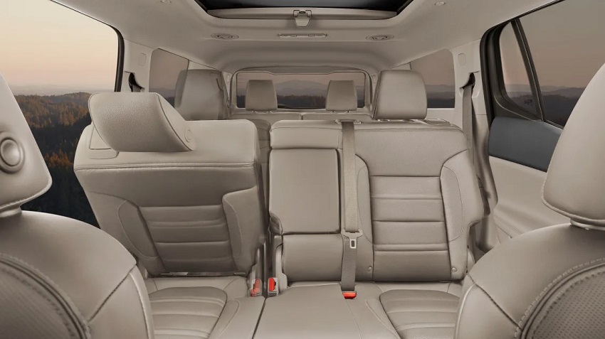 2022-GMC-Acadia-interior