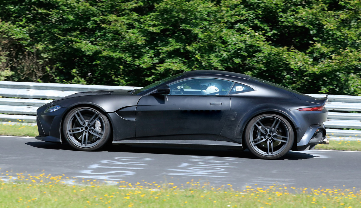 استون-مارتن-vantage-v12-2022