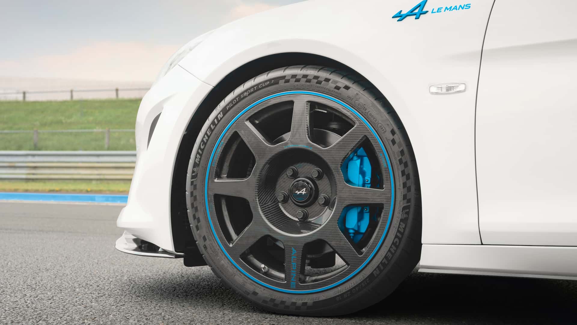 عجلات ألبين A110 R لومان 24 ساعة