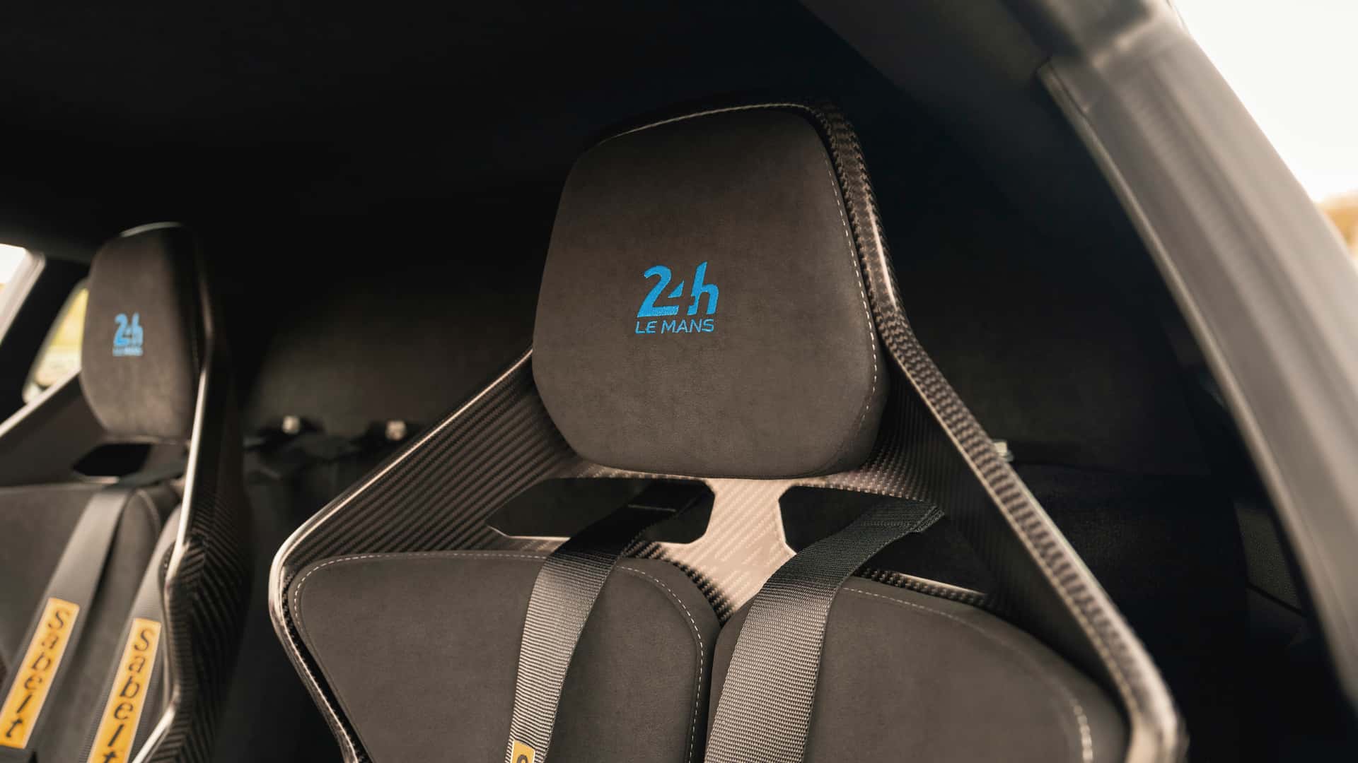 مقاعد Alpine ألبين A110 R