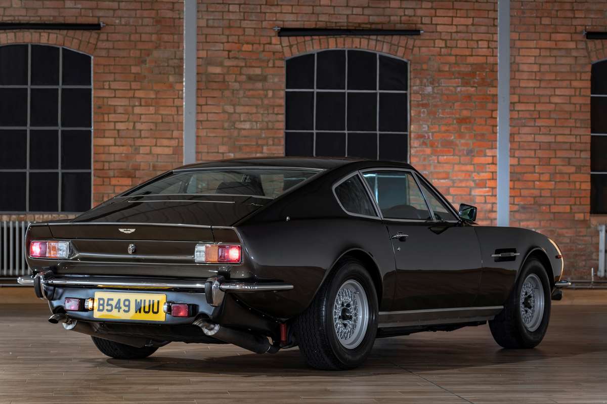 أستون مارتن  V8 Vantage الكلاسيكية لعام 1981