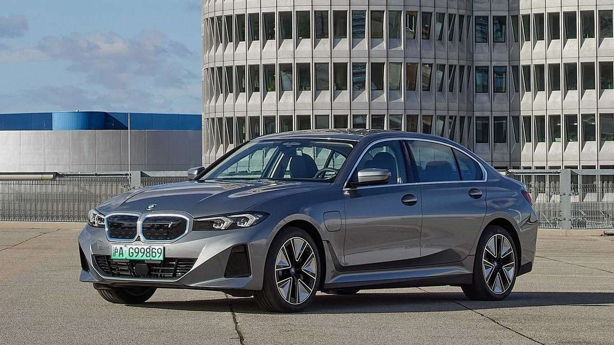 منصة Neue Klasse ستظهر لأول مرة في سيارة الفئة الثالثة من BMW في 2025