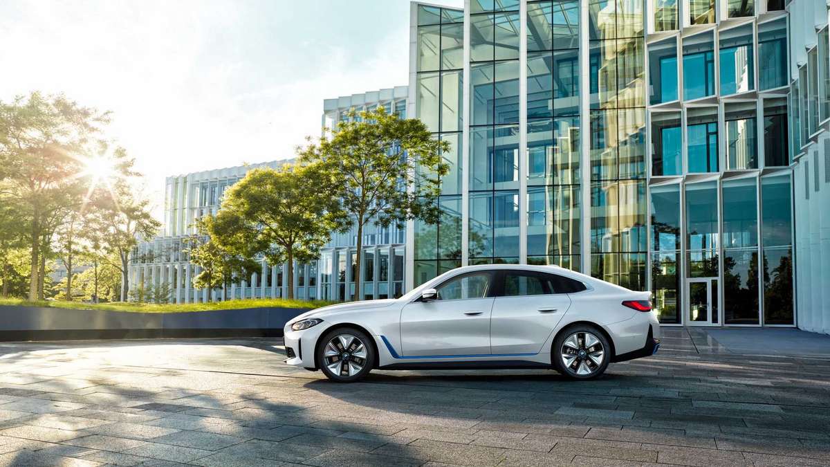 سيارة i4 eDrive35 شكل خارجي