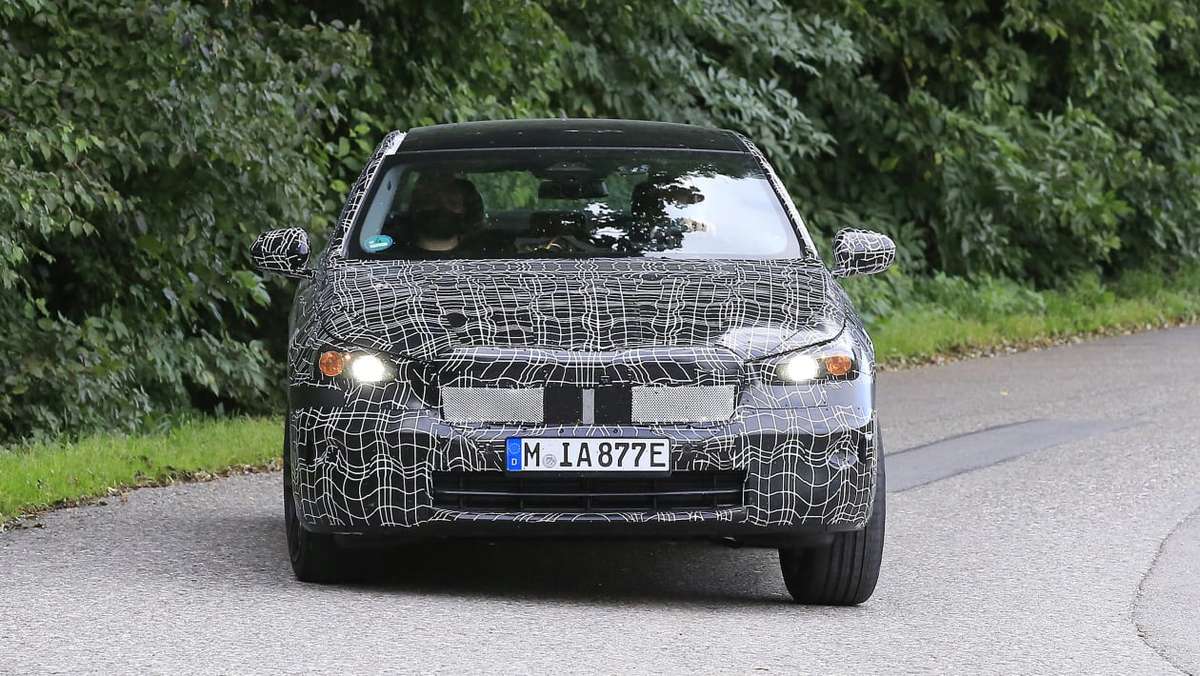 spy-photo-2023-BMW-i5