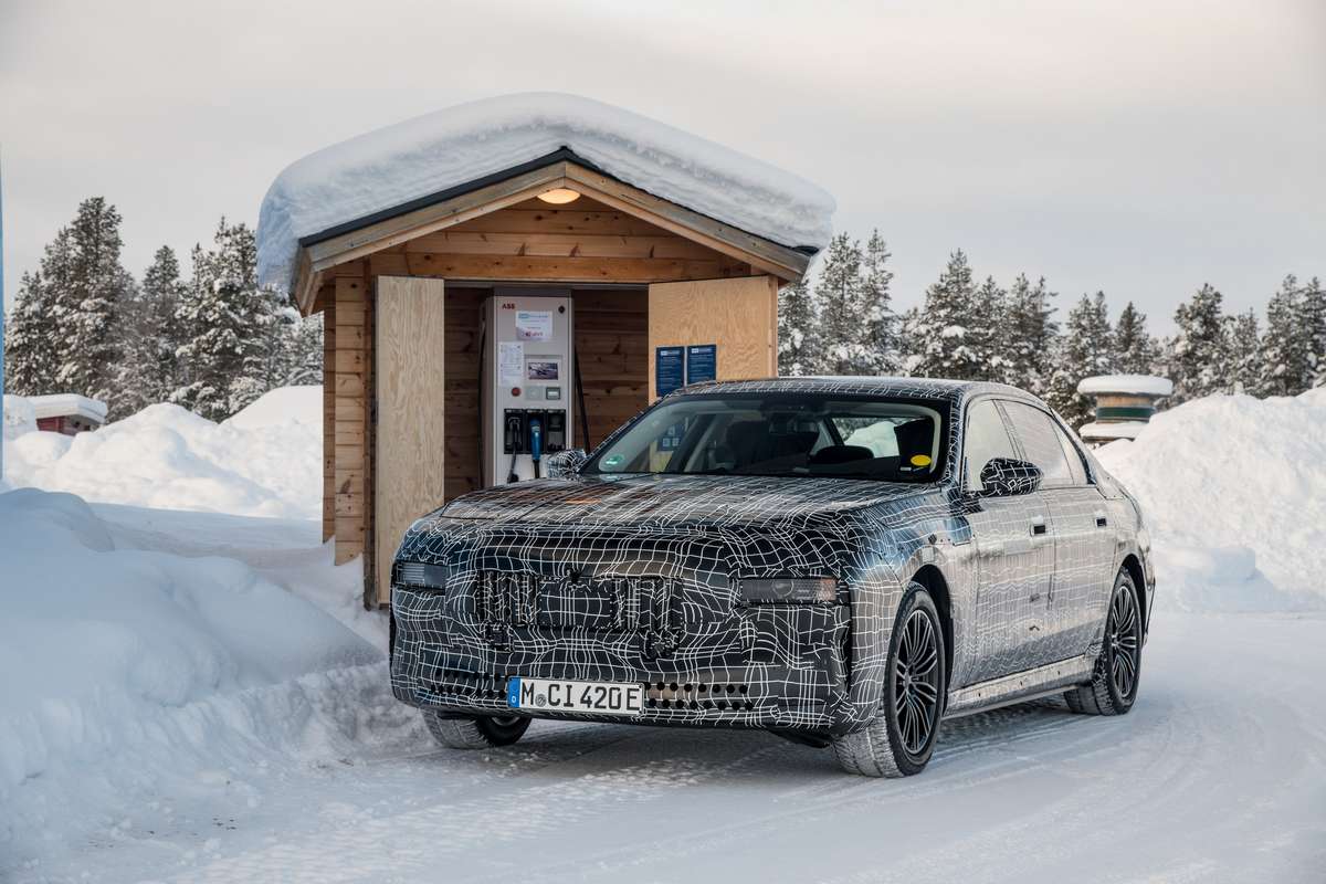 bmw-i7-2023
