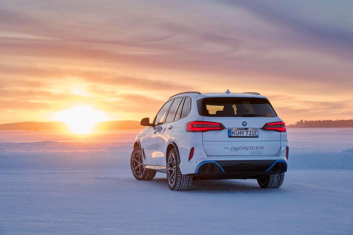 BMW-iX5-hydrogen-car