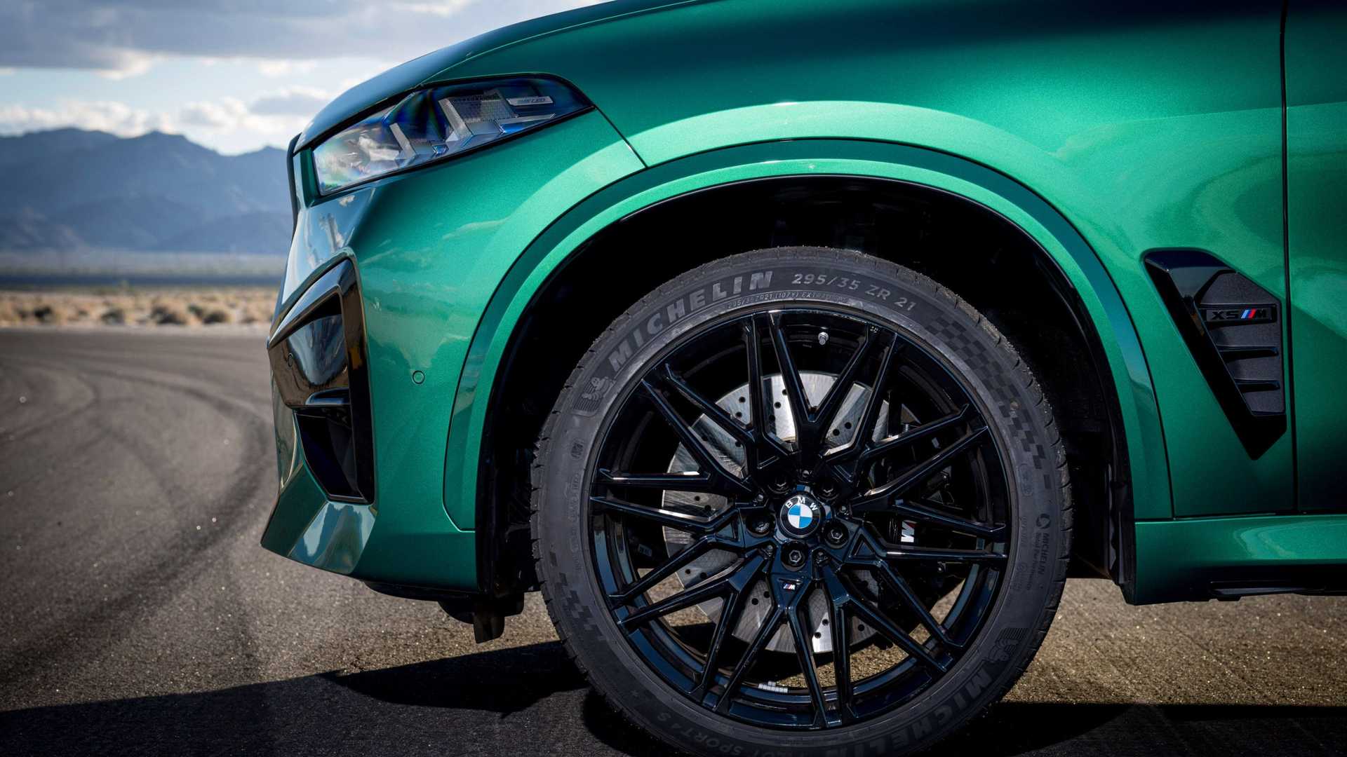 عجلات بي إم دبليو X6 وX5 2024 الهجينة