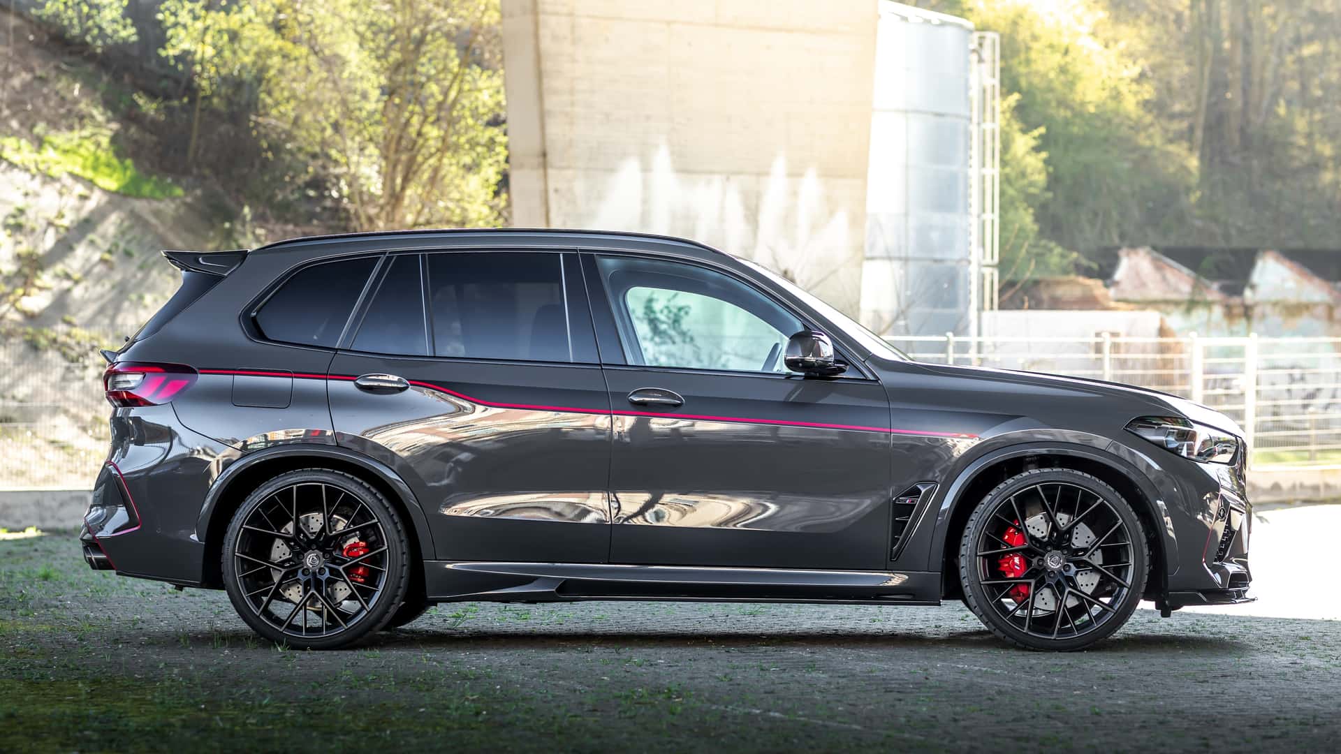 bmw-x5-m-side-view