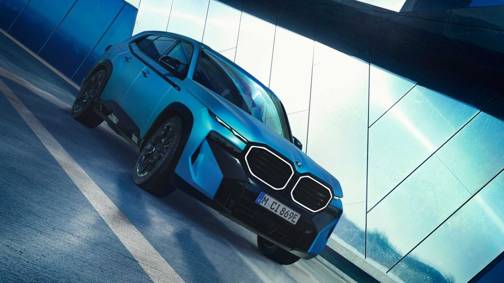 BMW-XM-50e-2024