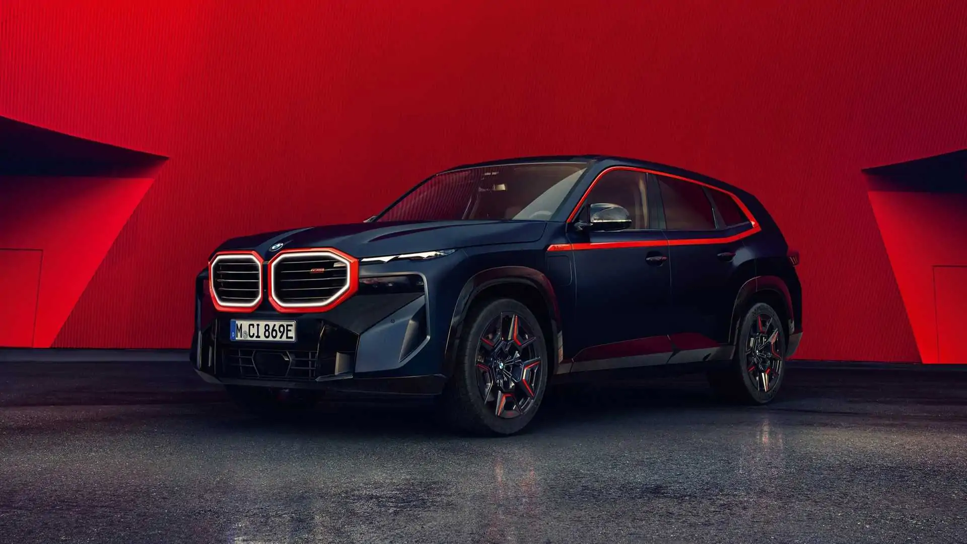 bmw-xm-label-red