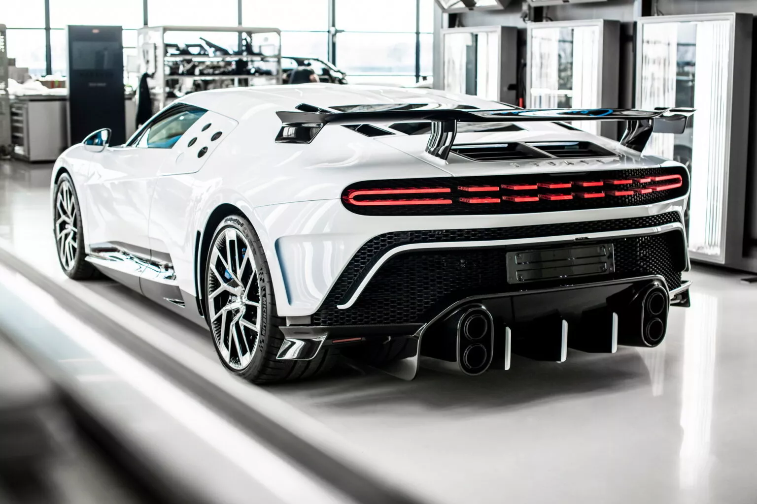 بوغاتي Bugatti Centodieci