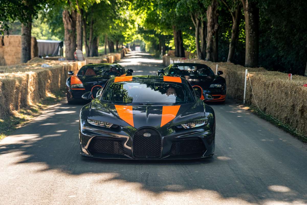 bugatti_showcases_nearly_4000_hp_worth_of_world_record_setting_supercars_at_goodwood_fos